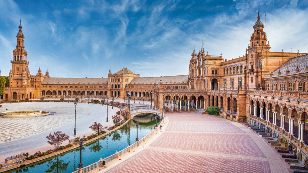 A picture of the Plaza de Espana in Seville, Spain.